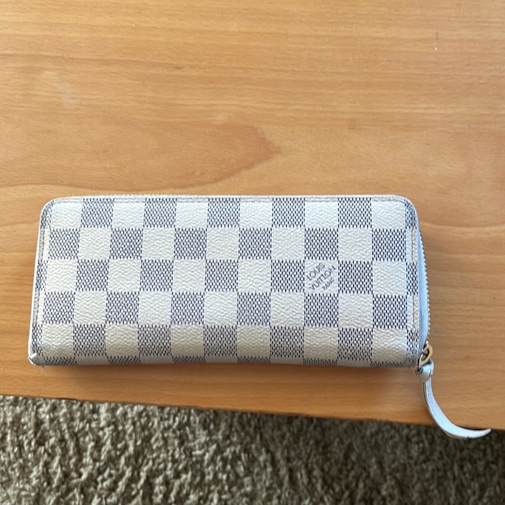 Authentic Louis Vuitton Zippy Wallet Damier Azur